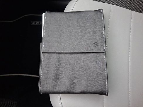 Used 2023 Volkswagen Taos SE w/ Panoramic Sunroof Package image 25