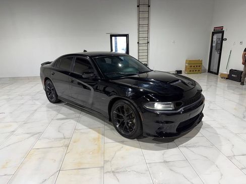 Used 2019 Dodge Charger R/T w/ Plus Group RWD image 3