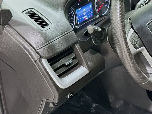 Used 2024 GMC Terrain SLE w/ Driver Convenience Package FWD image 10