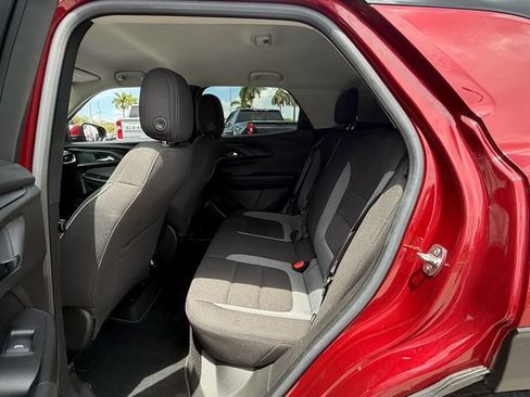 Used 2023 Chevrolet TrailBlazer LT w/ Convenience Package FWD image 11