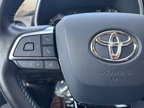 Used 2021 Toyota Highlander XLE AWD/4WD image 29