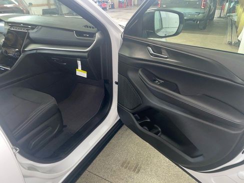 New 2026 Jeep Grand Cherokee L Laredo w/ MOPAR Finishing Package image 14