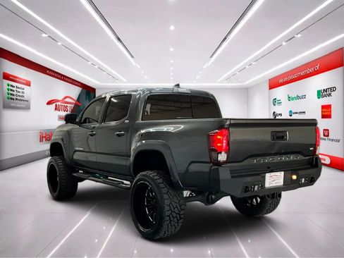 Used 2019 Toyota Tacoma SR5 RWD image 6