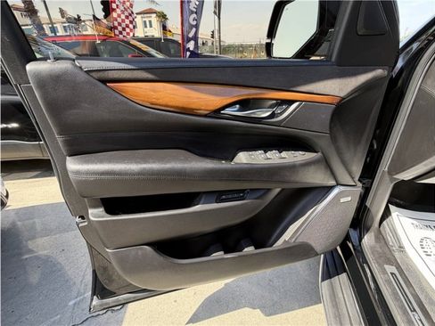 Used 2017 Cadillac Escalade Premium Luxury RWD image 14