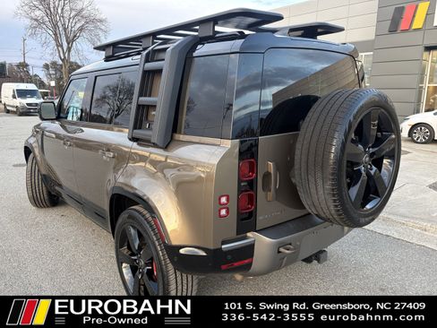 Used 2024 Land Rover Defender 110 X-Dynamic SE image 3