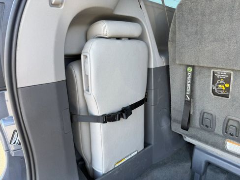 Used 2015 Toyota Sienna XLE w/ XLE Navigation Package image 16