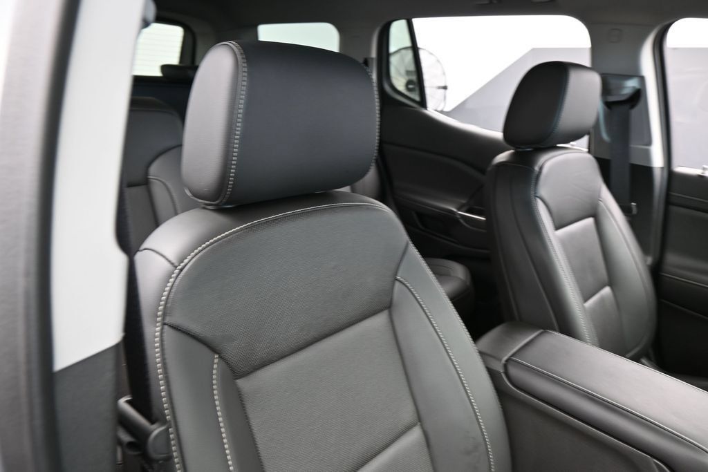 Used 2023 GMC Acadia SLT w/ Technology Package FWD image 55