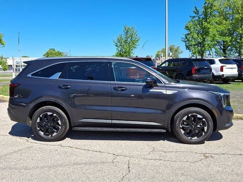 Certified 2025 Kia Sorento S AWD/4WD image 7