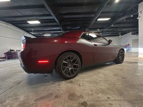 Used 2017 Dodge Challenger R/T w/ Quick Order Package 22P T/A image 7