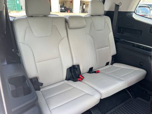 Used 2022 Kia Telluride EX w/ EX Premium Package FWD image 16