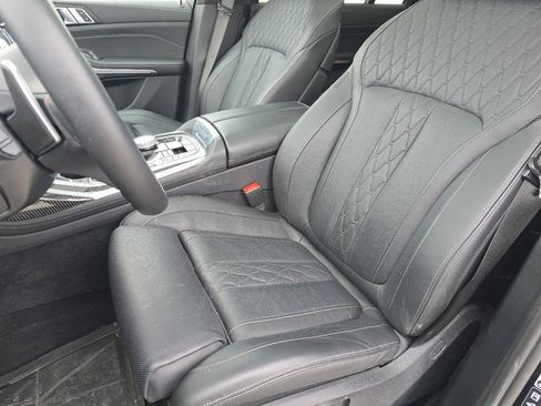 Used 2025 BMW X7 M60i image 25