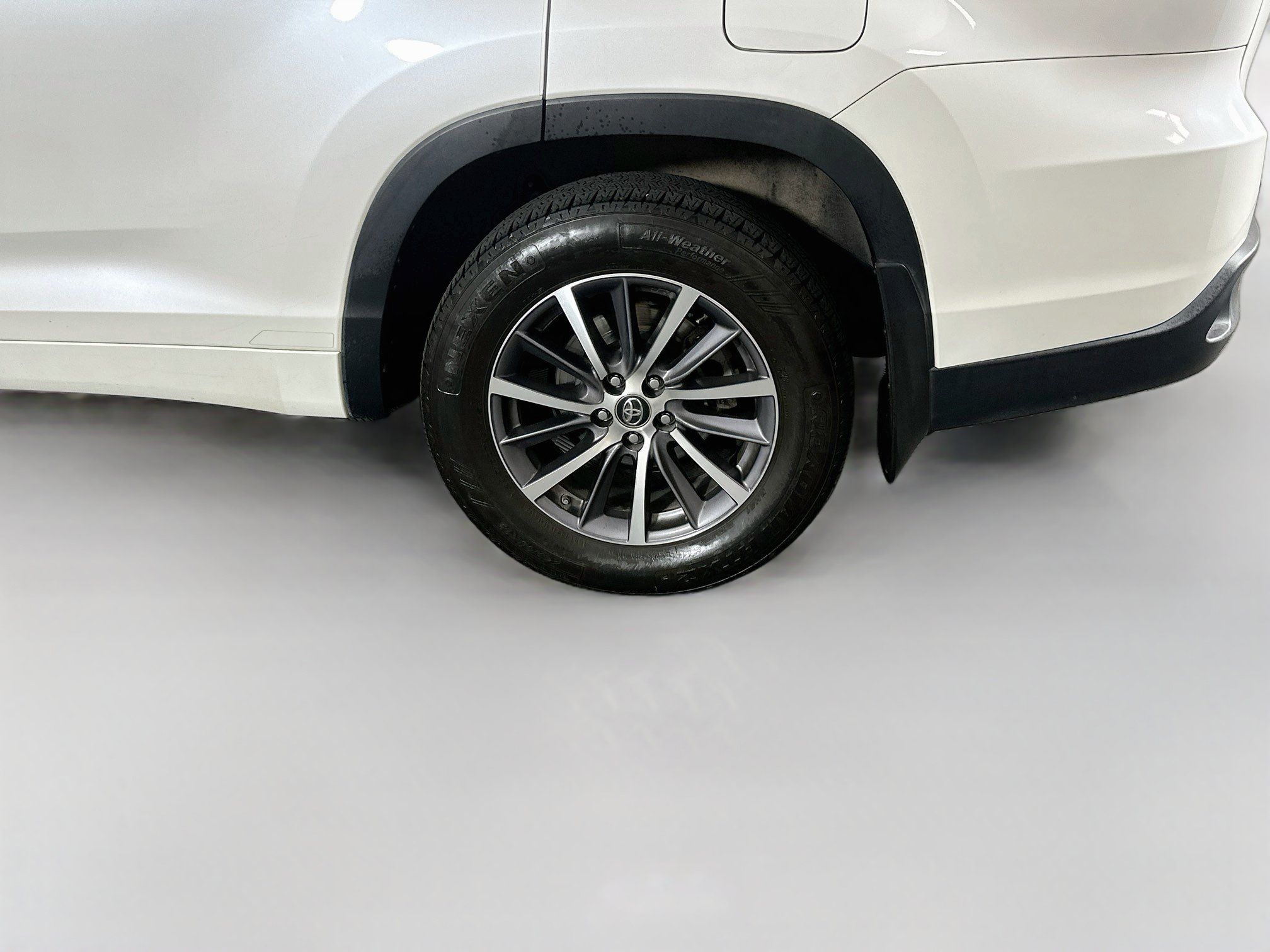 Used 2018 Toyota Highlander XLE AWD/4WD image 11