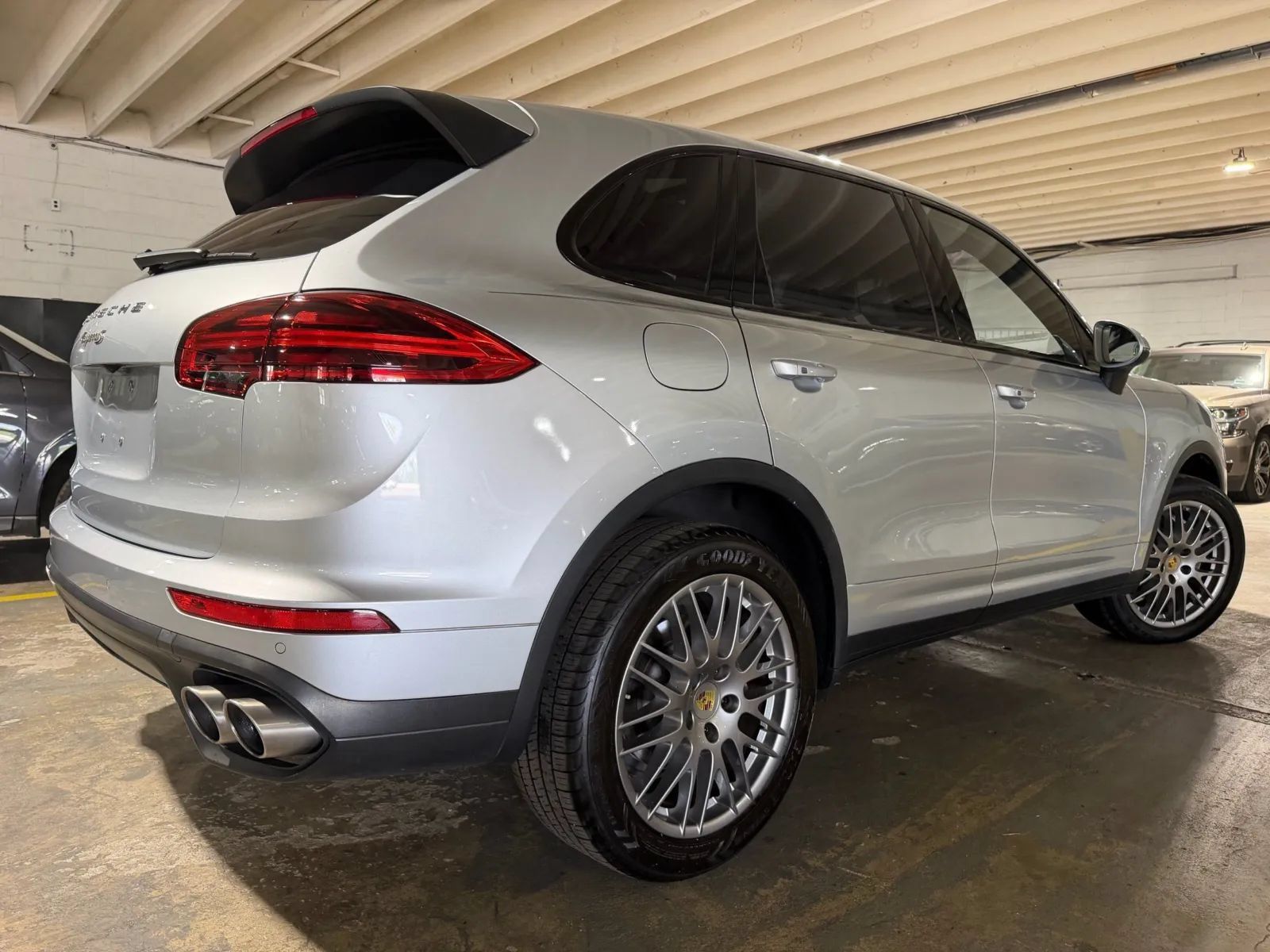 Used 2018 Porsche Cayenne S AWD/4WD image 4