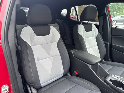 Used 2026 Chevrolet Trax RS w/ Sunroof Package FWD image 27