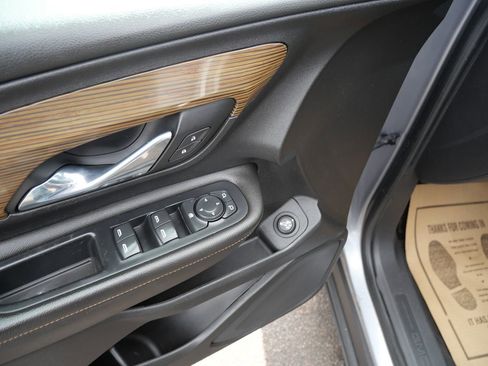 Used 2020 GMC Terrain SLE w/ Driver Convenience Package image 17