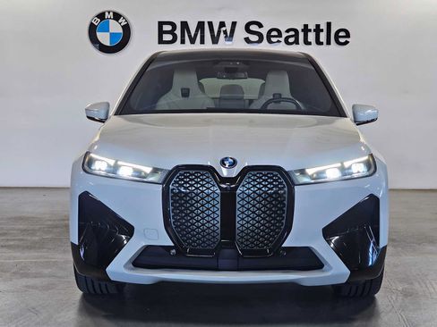 Used 2024 BMW iX xDrive50 w/ Premium Package AWD/4WD image 6