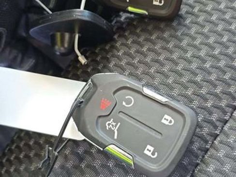 Used 2023 GMC Acadia SLE w/ Driver Convenience Package image 8