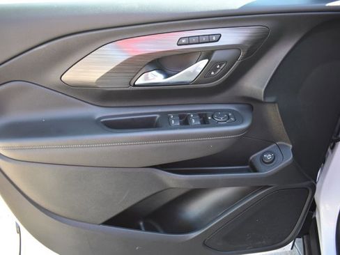 Used 2022 GMC Terrain SLT image 11