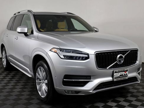 Used 2018 Volvo XC90 T5 Momentum w/ Convenience Package AWD/4WD image 5