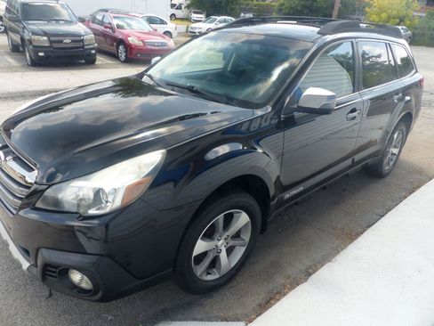 Used 2013 Subaru Outback 2.5i Limited w/ Special Appearance Pkg AWD/4WD image 2