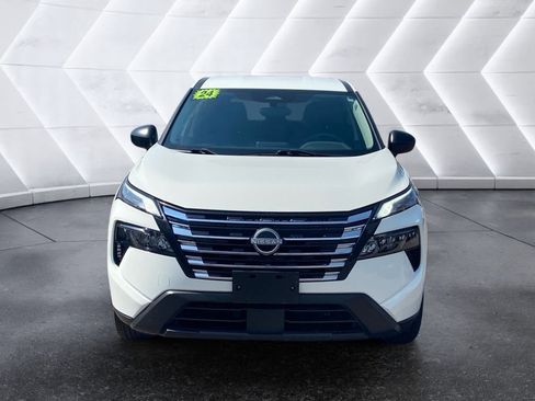 Used 2024 Nissan Rogue S AWD/4WD image 2