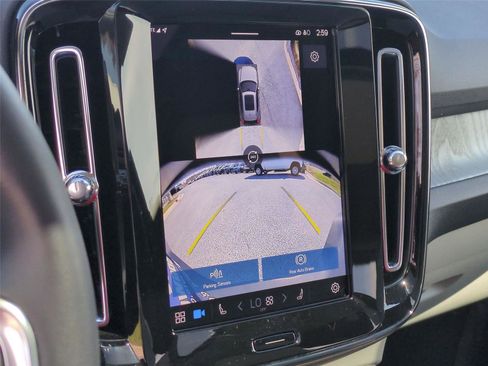 Used 2025 Volvo XC40 B5 Plus w/ Protection Package Premier image 12