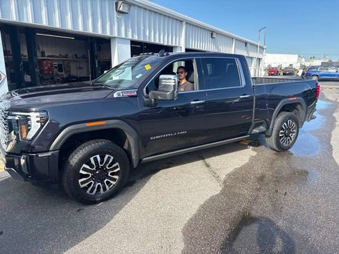 Used 2024 GMC Sierra 2500 Denali w/ Denali Reserve Package AWD/4WD image 1