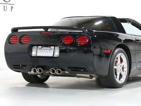 Used 2002 Chevrolet Corvette Coupe w/ Preferred Equipment Group1 image 52