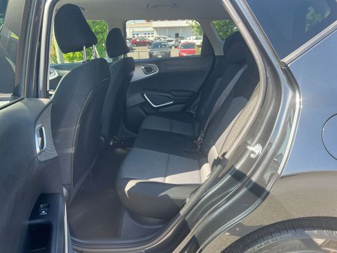 Used 2025 Kia Soul LX w/ LX Technology Package FWD image 23