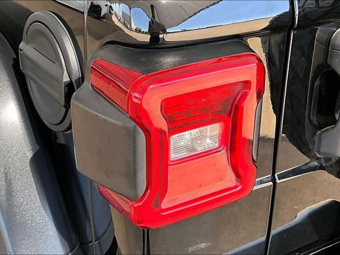 Used 2022 Jeep Wrangler Rubicon w/ LED Lighting Group AWD/4WD image 28