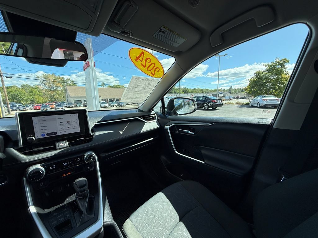 Used 2024 Toyota RAV4 XLE AWD/4WD image 11