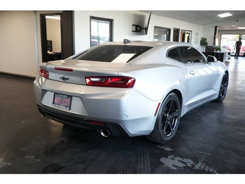 Used 2018 Chevrolet Camaro LT RWD image 7