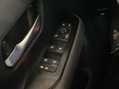 Used 2025 Nissan Kicks SV FWD image 21