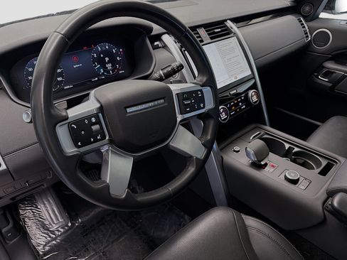 Used 2024 Land Rover Discovery S image 7
