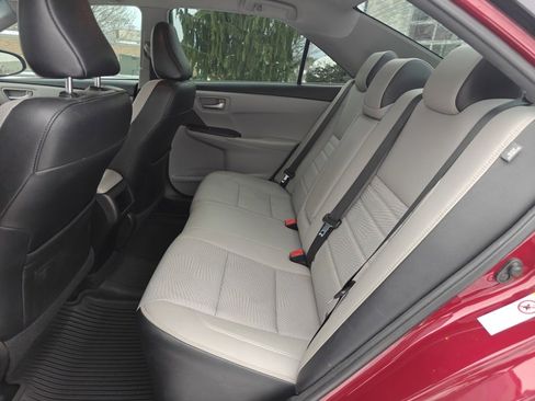 Used 2016 Toyota Camry SE image 14