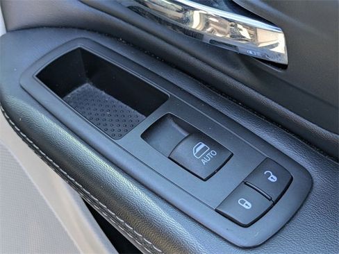 Used 2020 Dodge Grand Caravan SXT image 25