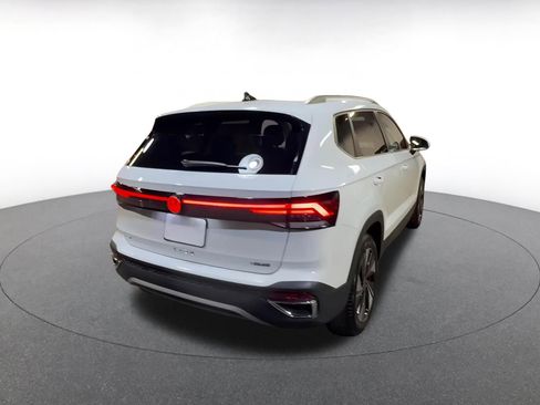 Used 2025 Volkswagen Taos SE image 14