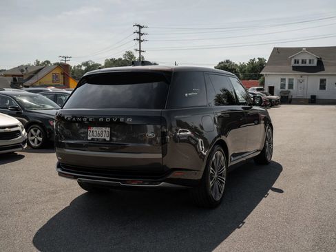 Used 2023 Land Rover Range Rover Long Wheelbase SE AWD/4WD image 3