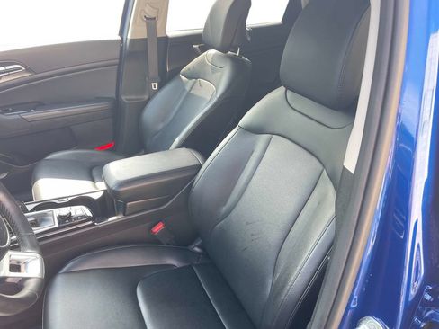 Used 2025 Kia Sportage EX FWD image 17