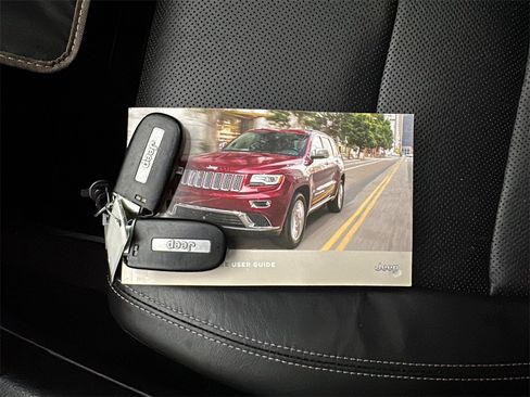 Used 2017 Jeep Grand Cherokee Limited w/ Luxury Group II image 28