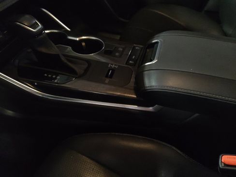 Used 2020 Toyota Highlander Limited image 26