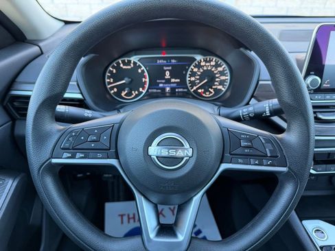 Used 2024 Nissan Altima 2.5 SV image 19