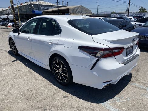 Used 2021 Toyota Camry SE FWD image 10
