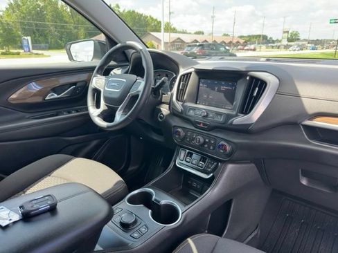 Used 2021 GMC Terrain SLE w/ Driver Convenience Package AWD/4WD image 9