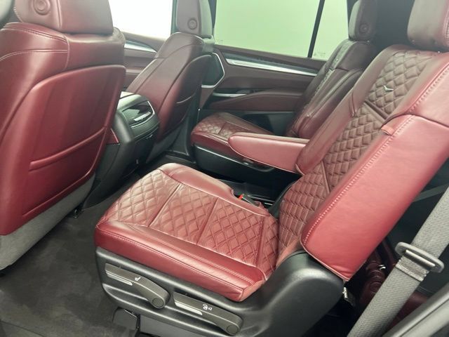Used 2026 Cadillac Escalade Luxury w/ LPO, Floor Liner Package AWD/4WD image 11