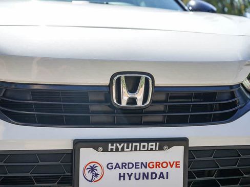 Used 2023 Honda Civic Sport image 11