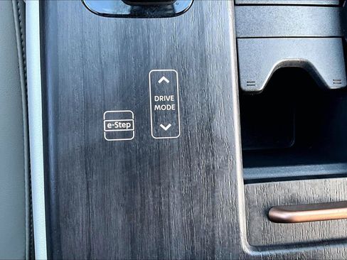 Used 2024 Nissan Ariya AWD image 16