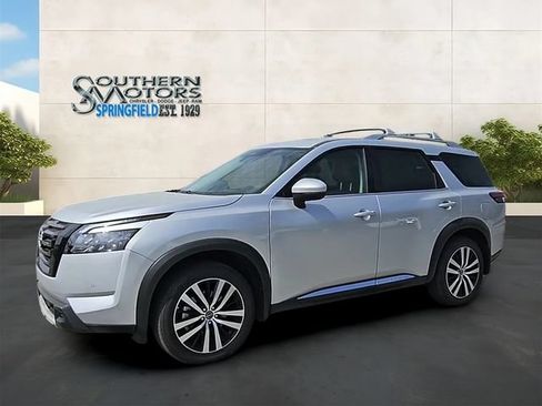 Used 2025 Nissan Pathfinder Platinum w/ Black Appearance Package FWD image 41