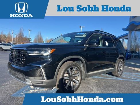 Used 2023 Honda Pilot Touring image 1