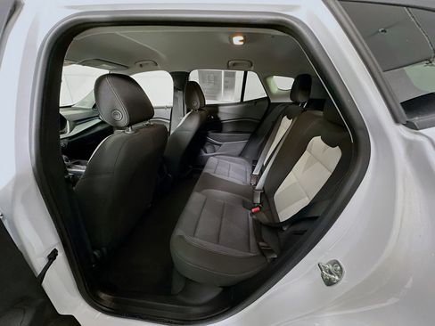 Used 2025 Chevrolet Trax LS image 26